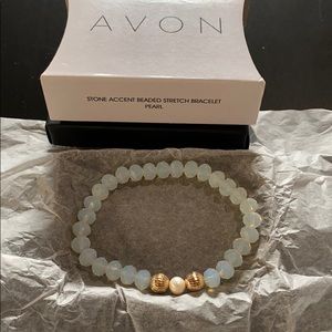 ✨NEW✨ AVON Beaded bracelet